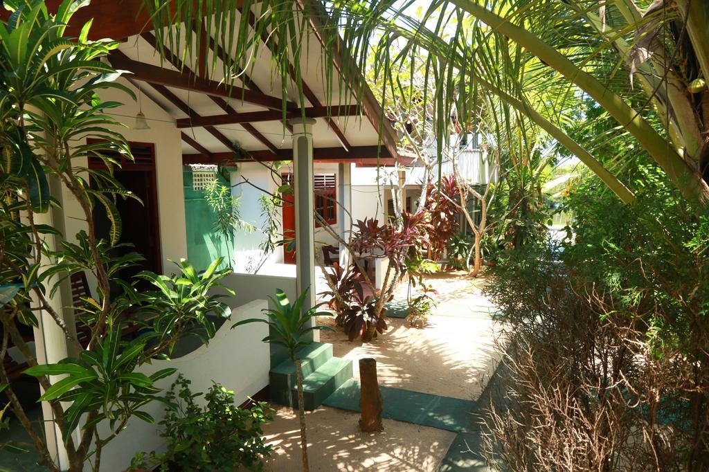 Panorama Rock Cafe Tangalle Exterior foto