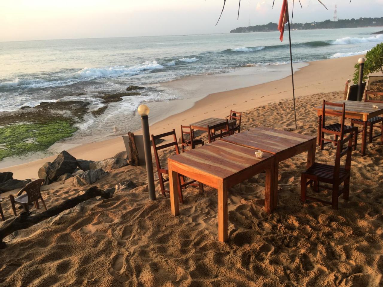 Panorama Rock Cafe Tangalle Exterior foto